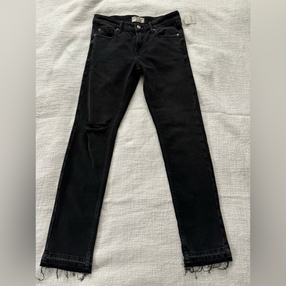 Free People Black Distressed Straight leg Jeans size 26
